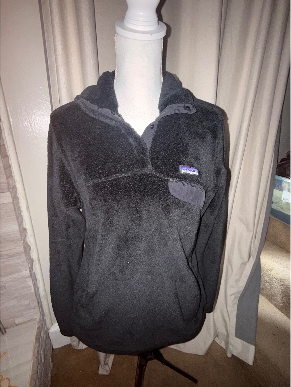 Patagonia Womenโs Small Black Fleece Snap Pullover Synchilla Outdoor Jacket